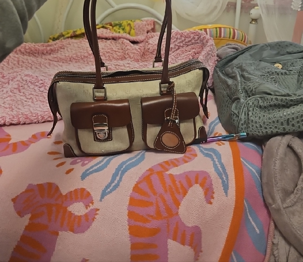 Dooney & Bourke Stylish Beige Fabric and Brown Leather Handbag - Picture 3 of 16